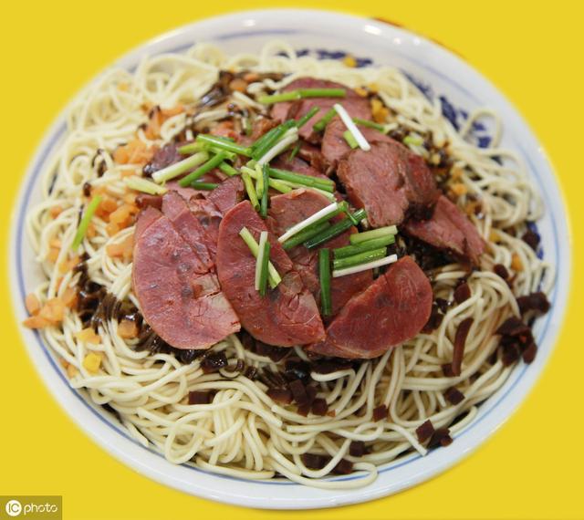 继全聚德之后，北京又一美食被“明星”拉下神坛，网友：摔得太快