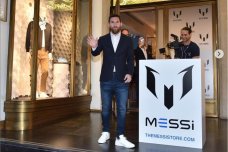 足球巨星梅西正式推出同名男装品牌 Messi，价格不贵每周上新